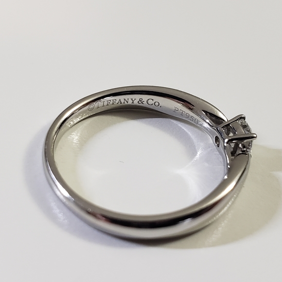 0.18 CT Tiffany & Co Diamond Harmony Ring - Picture 10 of 12
